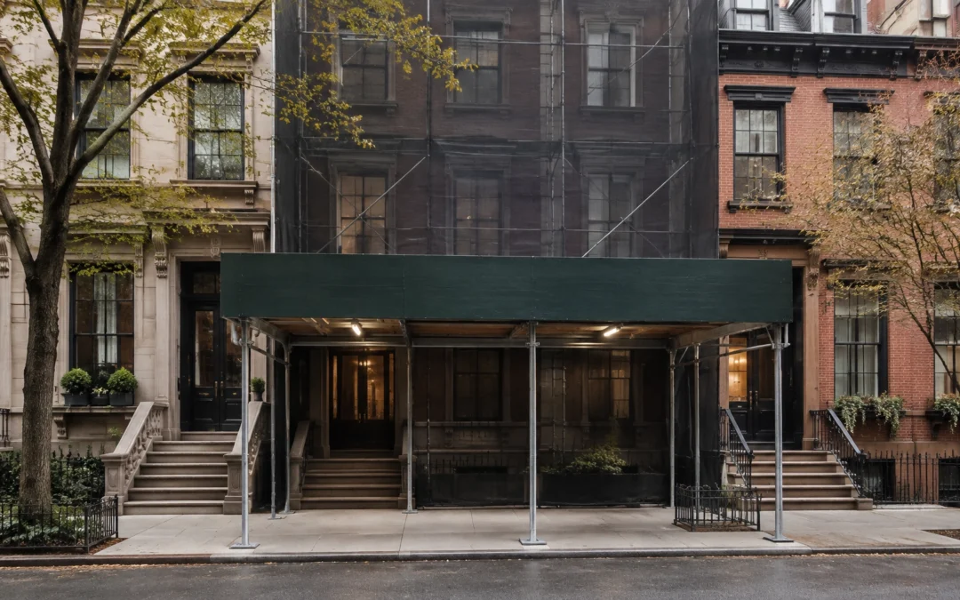 Sidewalk Sheds & Façade Protection for Manhattan Townhouse Renovations: What Owners Should Know